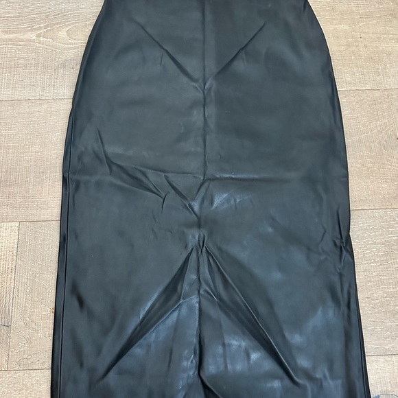 Catherine Malandrino Sleek Black Midi Skirt - Picture 2 of 9